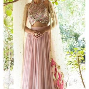 BASANTI KAPDE AUR KOFFEE lehenga